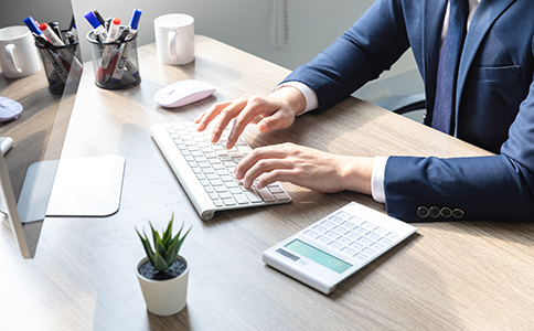 提交注冊申請并完成工商登記 提交注冊申請并完成工商登記